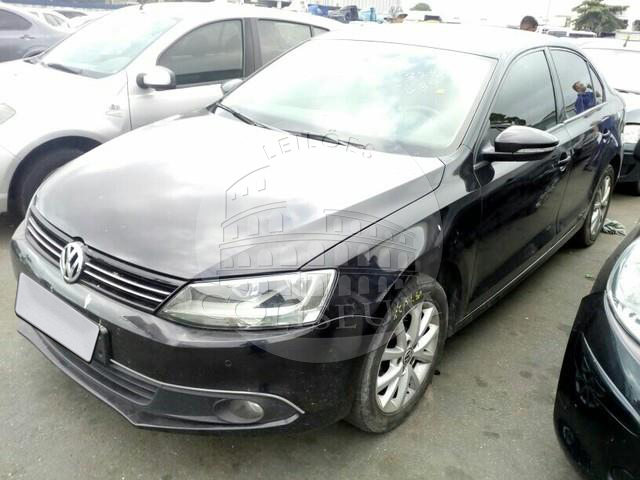 LOTE 040 -  Volkswagen Jetta 2.0 Comfortline Tiptronic (Flex) 2013