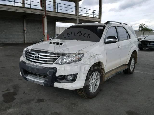 LOTE 023 -  Toyota Hilux SW4 3.0 TDI 4x4 SRV 7L 2014